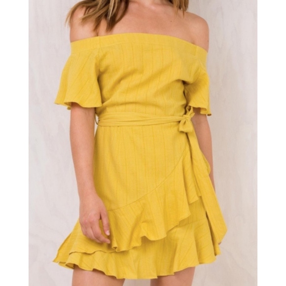 Princess Polly Dresses & Skirts - NWOT Princess Polly Yellow Off the Shoulder Dress